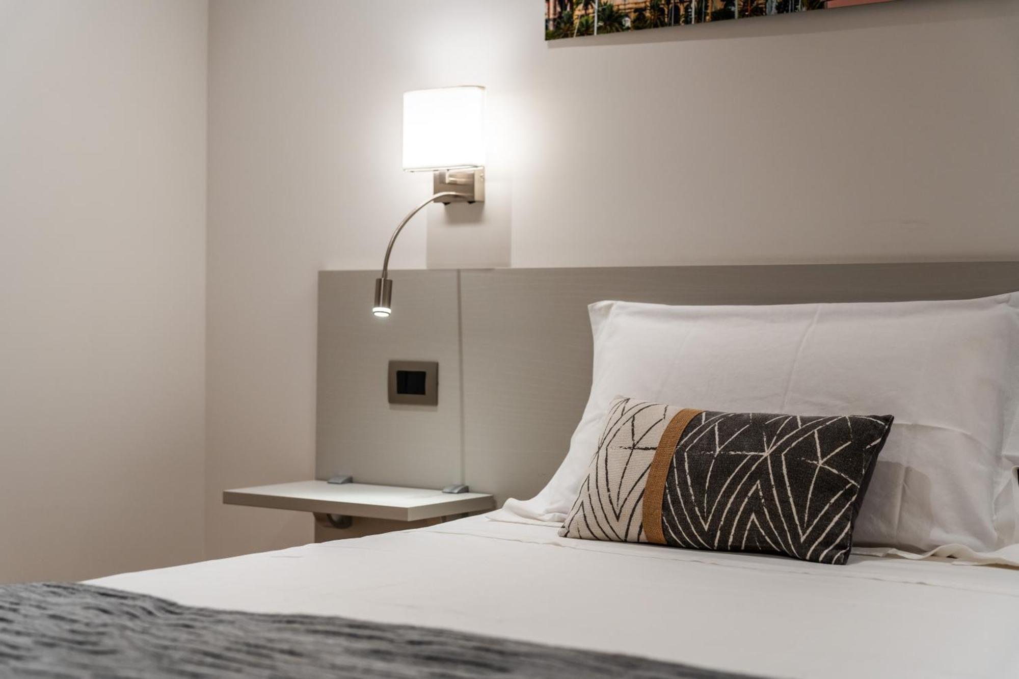 The Inga Rooms Marina Кальярі Екстер'єр фото